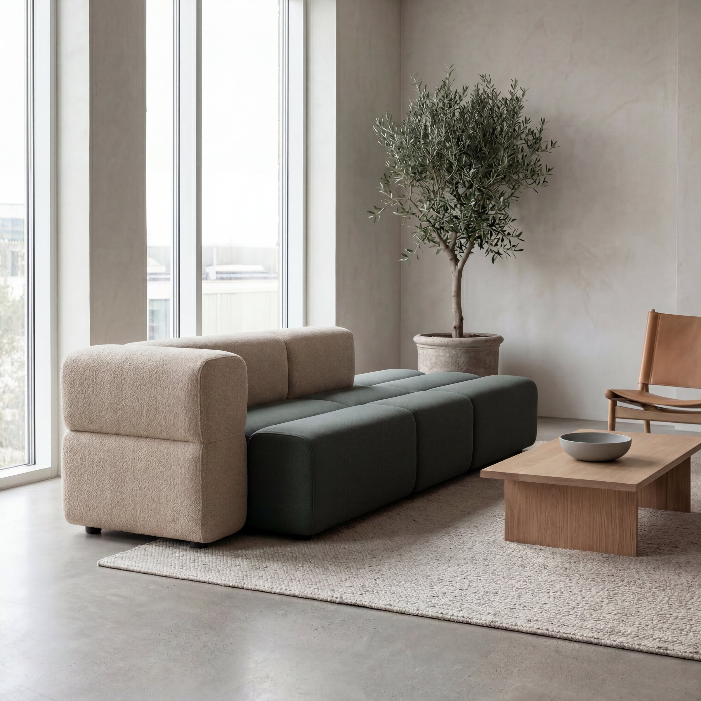 Etter omkonfigurering: halve sofaen i sand, halve i grønn — moduler delt langs grid.